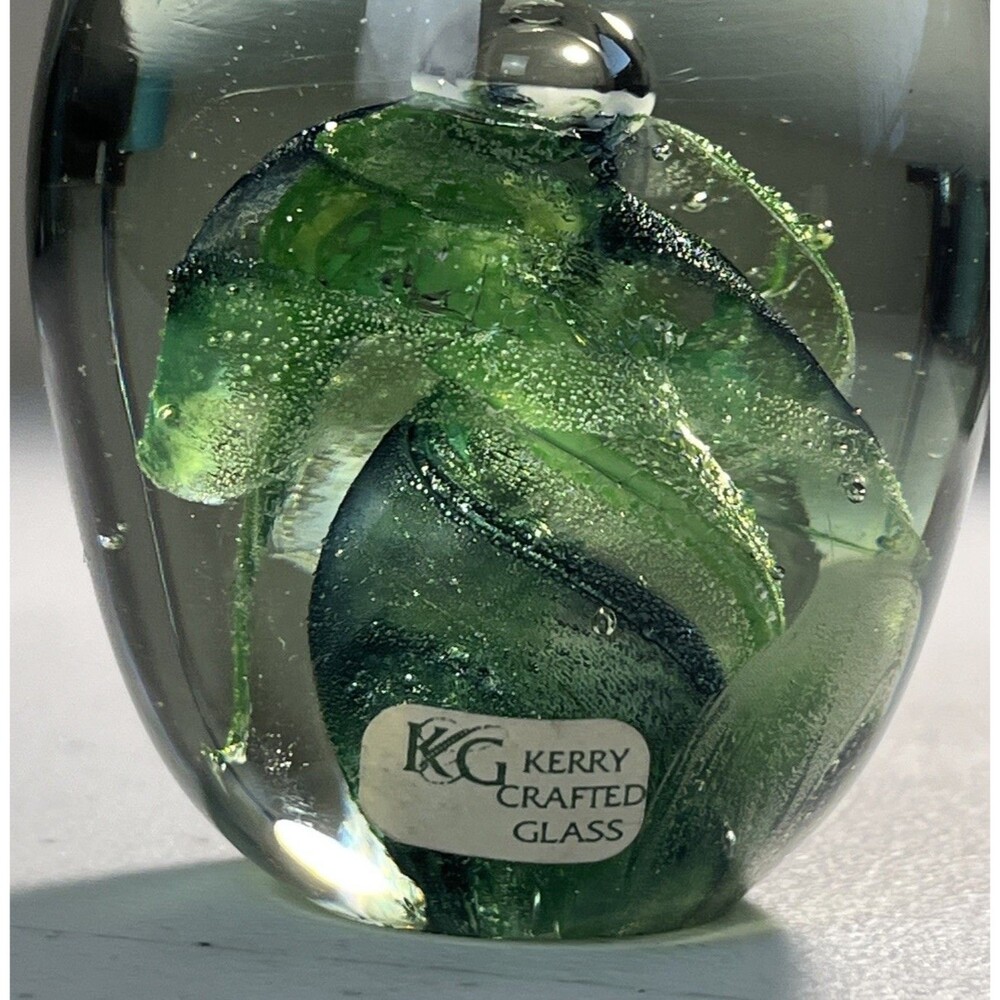 Kerry Crafted Glass Egg Shaped 4” x 2.5” Art Paperweight Ireland Green Swirl - Picture 5 of 9